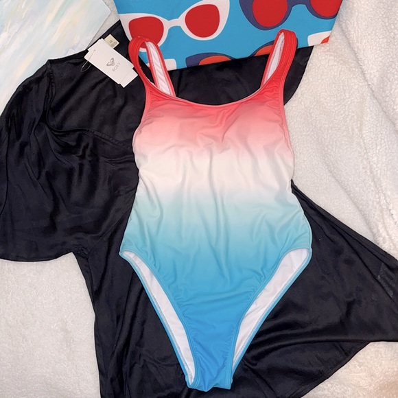 💥 NWT Red White and Blue Ombré One Piece Swimsuit | Size Medium - Picture 2 of 11